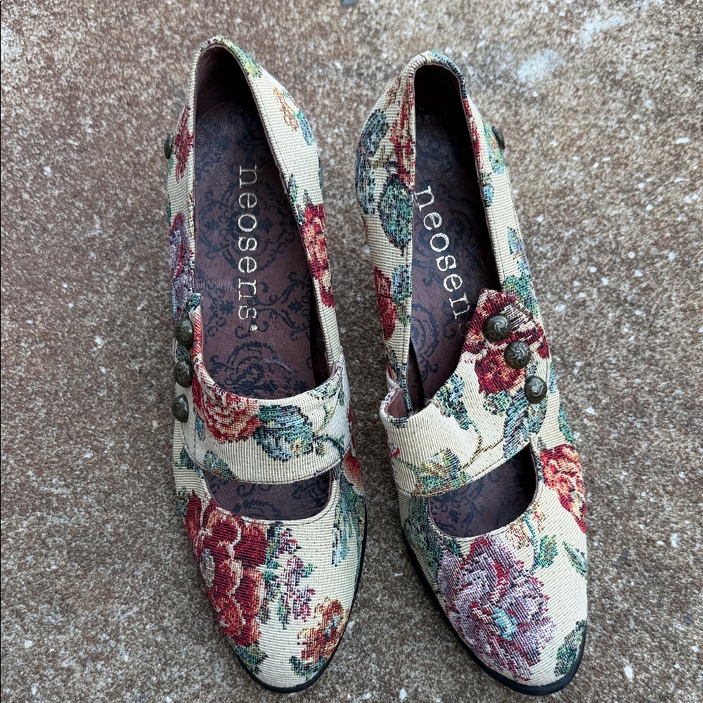 Neosens Floral Heels - Cream and Red